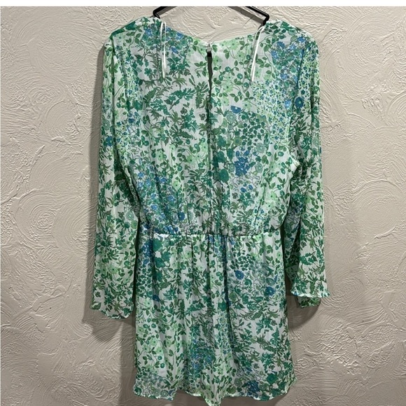 So cute! ZARA Wrap-front V-neck jumpsuit with long sheer sleeves Elastic waist - Picture 6 of 10